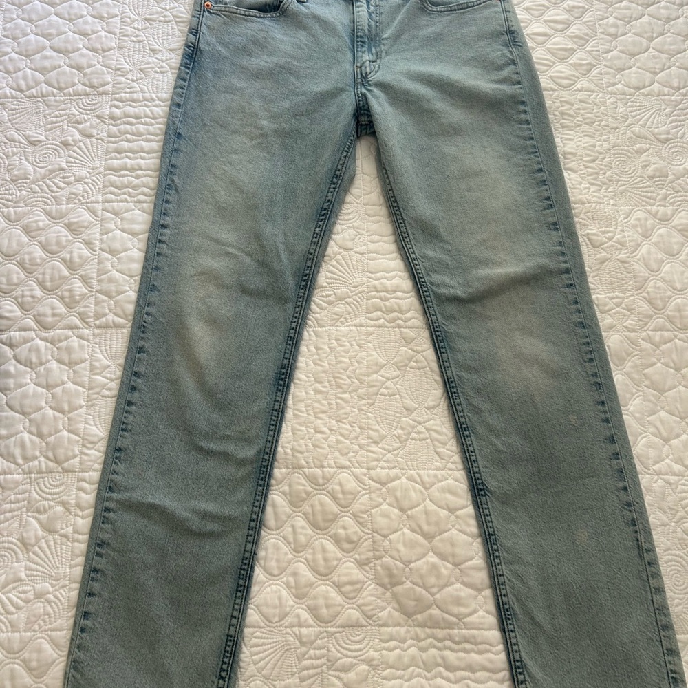 Men’s Levi light blue slim fit jeans